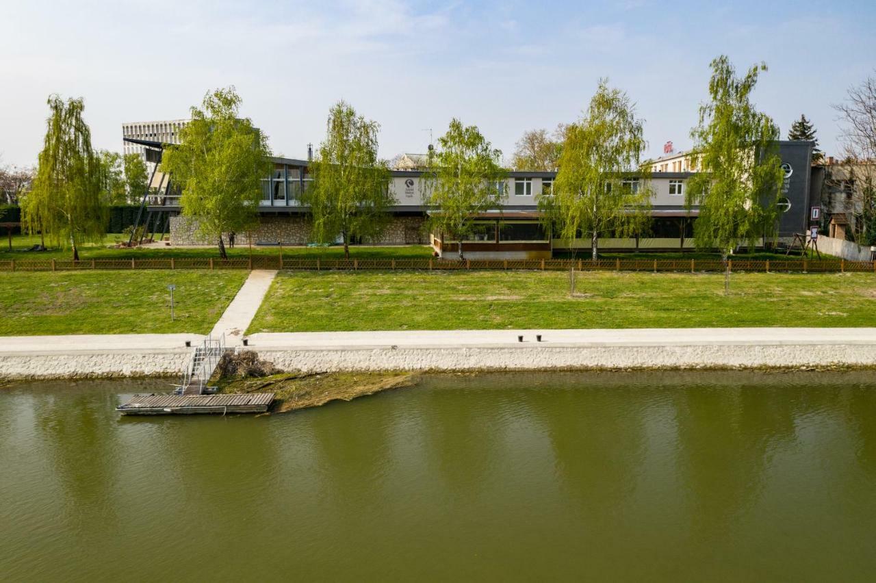 Amstel Hattyu Panzio -Erintesmentes Bejelentkezes เยอร์ ภายนอก รูปภาพ